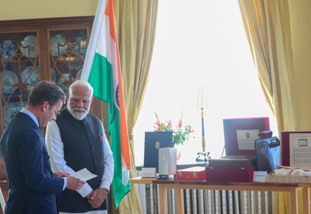 स्वीडन का सर्वोच्च सम्मान पीएम Narendra Modi को, दुनिया में बढ़ा भारत का कद