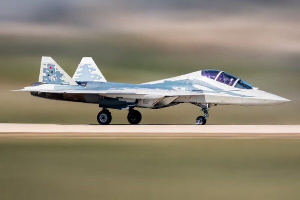 Russia बना रहा है नया ट्विन-सीटर Su-57D स्टील्थ फाइटर, AI ड्रोन कंट्रोल करने की होगी क्षमता