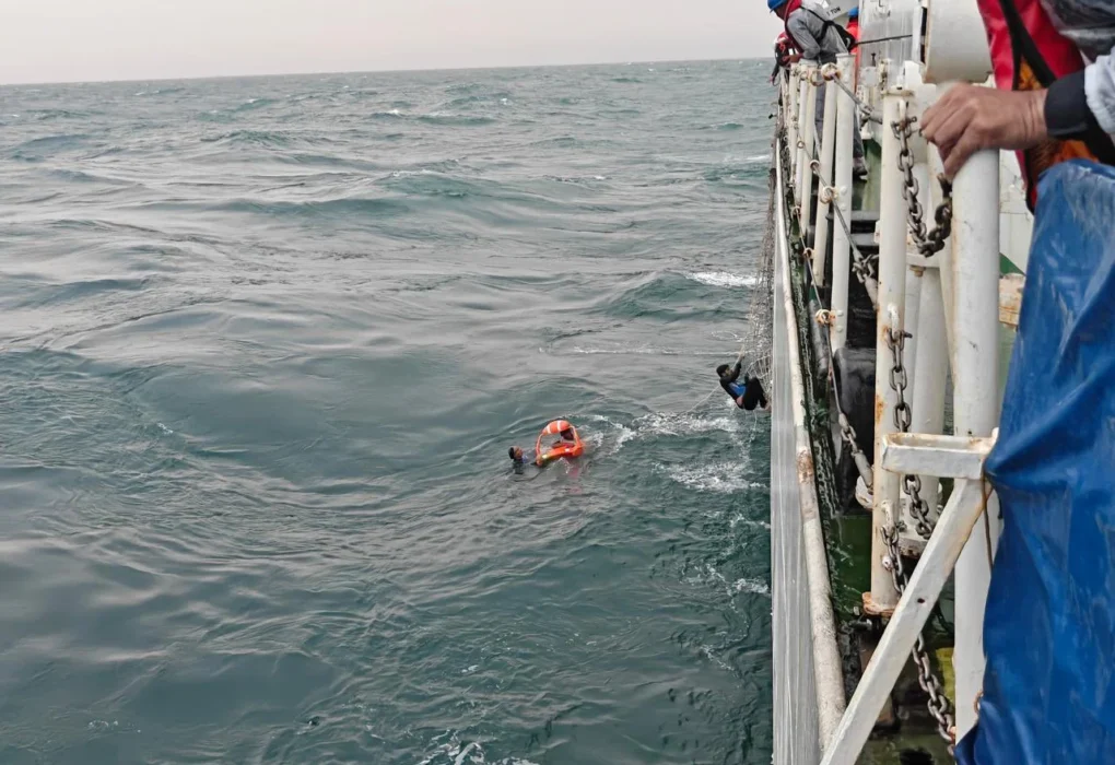 Indian Coast Guard का बड़ा रेस्क्यू ऑपरेशन, मंगलुरु के पास संकट में फंसी नौका से 6 मछुआरों को बचाया