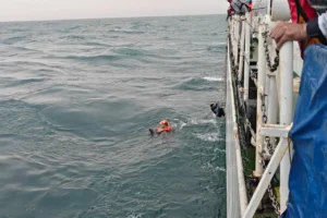 Indian Coast Guard का बड़ा रेस्क्यू ऑपरेशन, मंगलुरु के पास संकट में फंसी नौका से 6 मछुआरों को बचाया