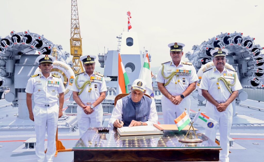 INS Mahendragiri: भारतीय नौसेना के पूर्वी बेड़े में शामिल हुआ स्टील्थ फ्रिगेट INS महेंद्रगिरि, ब्रह्मोस समेत अत्याधुनिक हथियारों से लैस