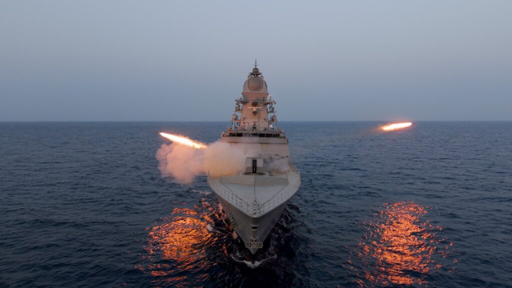 INS Mahendragiri: भारतीय नौसेना के पूर्वी बेड़े में शामिल हुआ स्टील्थ फ्रिगेट INS महेंद्रगिरि, ब्रह्मोस समेत अत्याधुनिक हथियारों से लैस