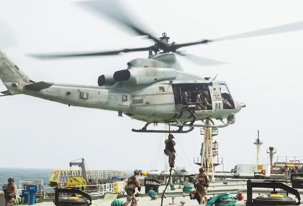 Iran Naval Blockade: अमेरिका ने 3 जहाज लौटाए, 1 को किया निष्क्रिय, Gulf of Oman में टैंकर की बोर्डिंग