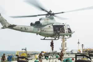 Iran Naval Blockade: अमेरिका ने 3 जहाज लौटाए, 1 को किया निष्क्रिय, Gulf of Oman में टैंकर की बोर्डिंग