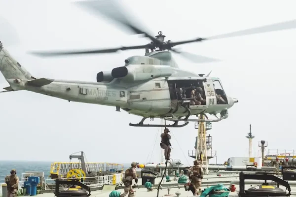 Iran Naval Blockade: अमेरिका ने 3 जहाज लौटाए, 1 को किया निष्क्रिय, Gulf of Oman में टैंकर की बोर्डिंग