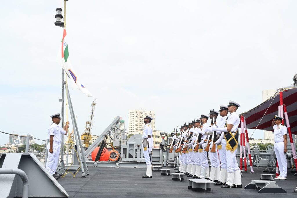 Indian Navy में शामिल हुआ INS Nipun, गहरे समुद्र में गोताखोरी और पनडुब्बी बचाव क्षमता होगी मजबूत
