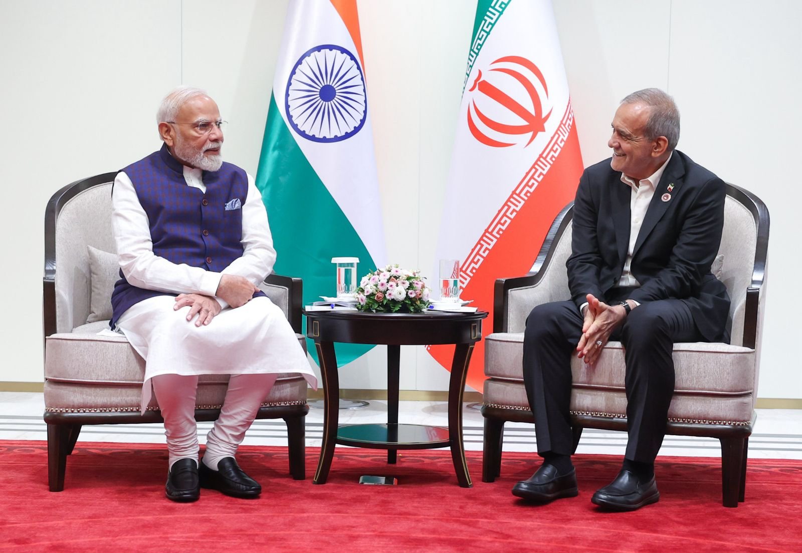 पीएम Narendra Modi ने IRAN के राष्ट्रपति पेजेश्कियन से की मुलाकात, व्यापार बढ़ाने और क्षेत्रीय शांति पर हुई चर्चा