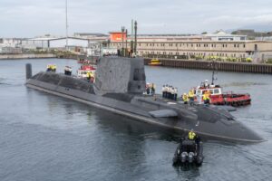 Royal Navy की नई परमाणु पनडुब्बी HMS Agamemnon पहली बार समुद्र में उतरी, Sea Trials शुरू