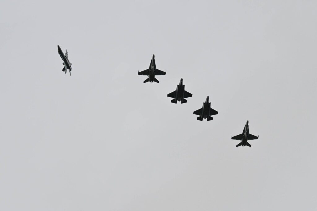 Finland को मिले पहले दो F-35A लड़ाकू विमान, JF-510 और JF-512 रोवानिएमी पहुंचे