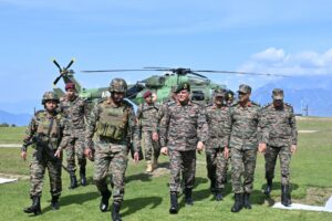 LoC पर सेना की तैयारियों का जायजा लेने पहुंचे General Dhiraj Seth,चिनार कॉर्प्स के अग्रिम इलाकों का किया दौरा
