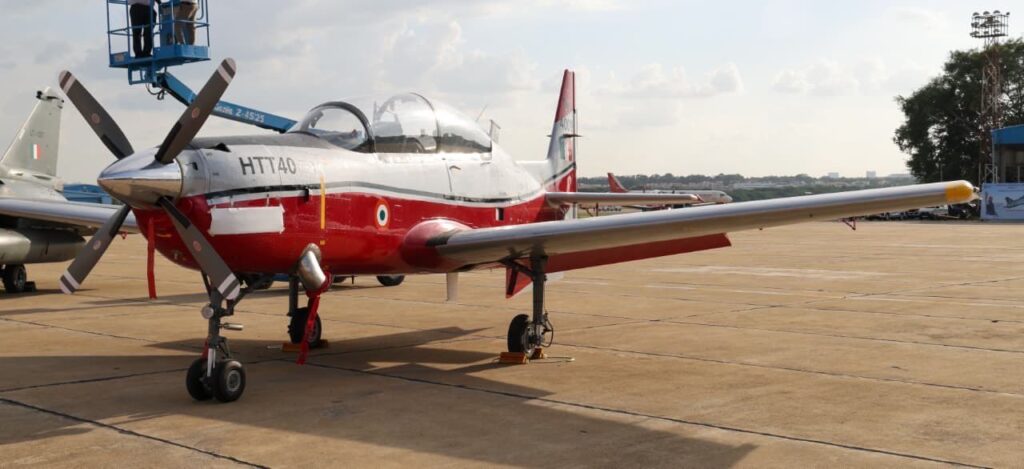 HAL ने IAF को सौंपे तेजस के अंतिम 2 FOC ट्रेनर, HTT-40 और ध्रुव NG की भी डिलीवरी