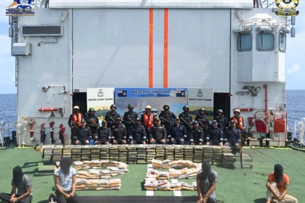 Indian Coast Guard ने अरब सागर में ₹3,000 करोड़ से अधिक की हेरोइन और मेथामफेटामाइन ज़ब्त की, 5 पाकिस्तानी गिरफ्तार