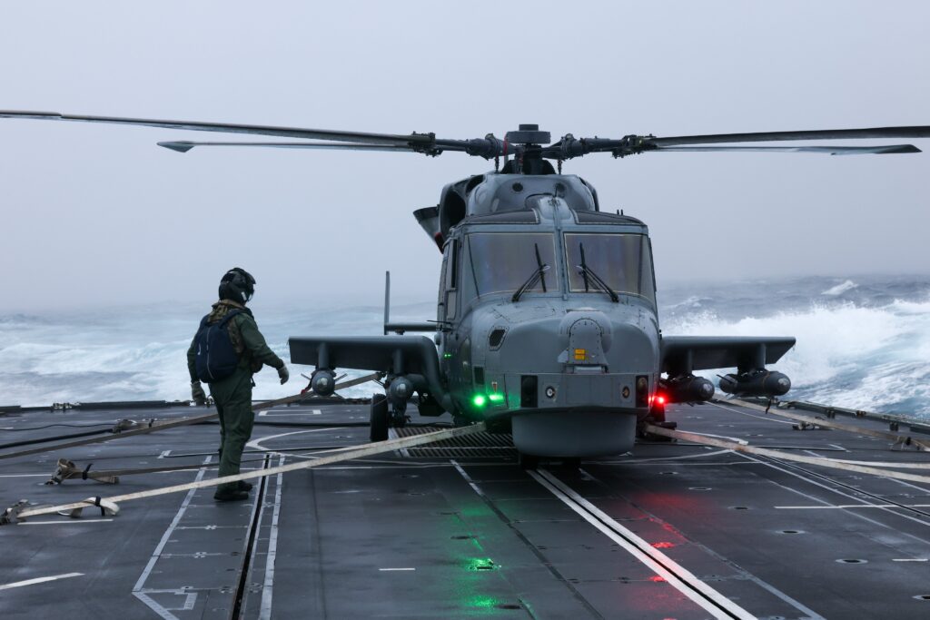 Britain की Royal Navy ने पहली बार ऑपरेशनल NSM और Sea Venom मिसाइलों की लाइव फायरिंग की