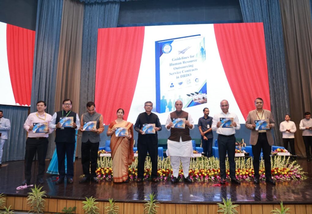 Rajnath Singh ने ‘विमर्श 2026’ में लॉन्च कीं DRDOकी नई पहल, 13 विनिर्माण भागीदारों को सौंपे 9 तकनीक हस्तांतरण समझौते