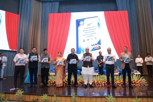 Rajnath Singh ने ‘विमर्श 2026’ में लॉन्च कीं DRDOकी नई पहल, 13 विनिर्माण भागीदारों को सौंपे 9 तकनीक हस्तांतरण समझौते