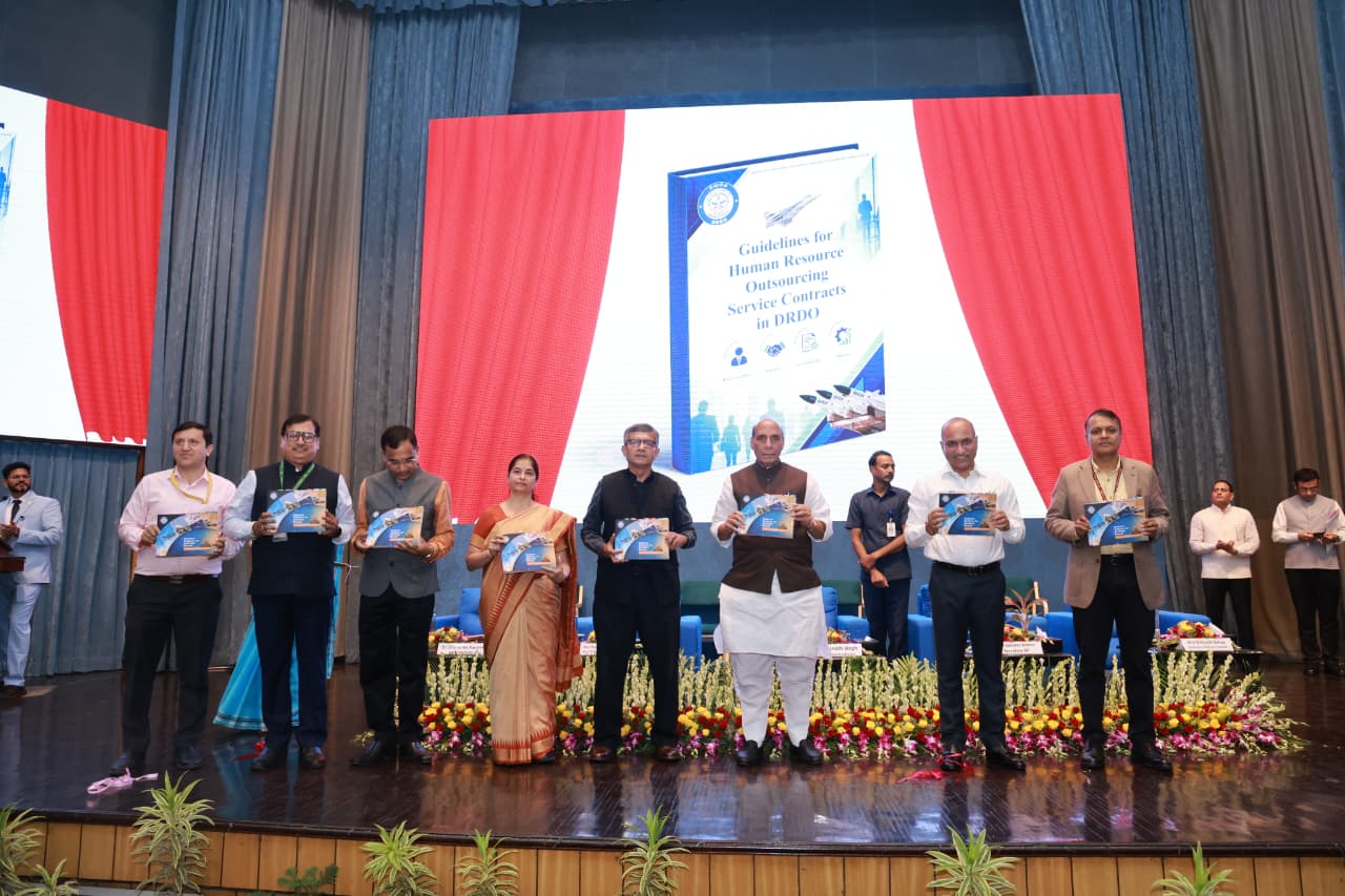 Rajnath Singh ने ‘विमर्श 2026’ में लॉन्च कीं DRDOकी नई पहल, 13 विनिर्माण भागीदारों को सौंपे 9 तकनीक हस्तांतरण समझौते