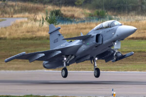 Saab के Gripen F ने भरी पहली उड़ान, ब्राजील के दो-सीटर लड़ाकू विमान कार्यक्रम ने हासिल की बड़ी उपलब्धि