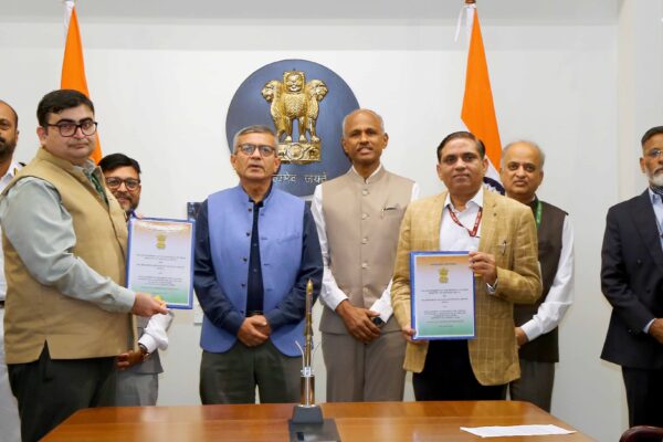 Indian Navy के युद्धपोतों के लिए BrahMos Fire Control System और लॉन्चर खरीदेगा रक्षा मंत्रालय 