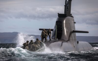 Scotland में German submarine से उतरे British Commandos, पुर्तगाली युद्धपोत से किया लाइव फायरिंग अभ्यास