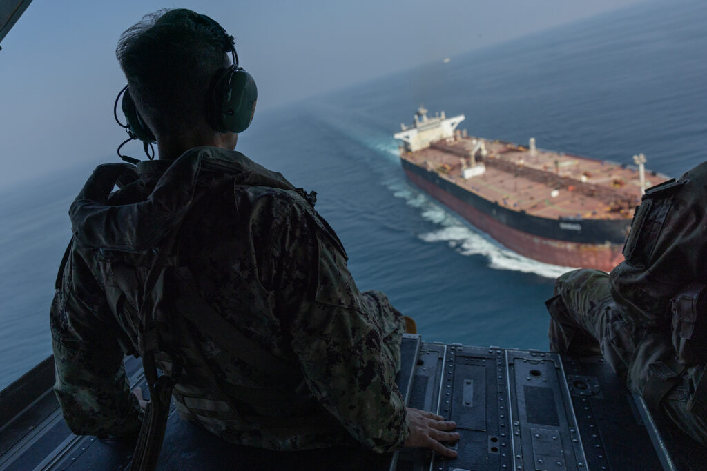 Hormuz Strait से समुद्री बारूदी सुरंगें हटाने का अमेरिका का दावा, कहा - 3,000 से अधिक जहाज गुजरे
