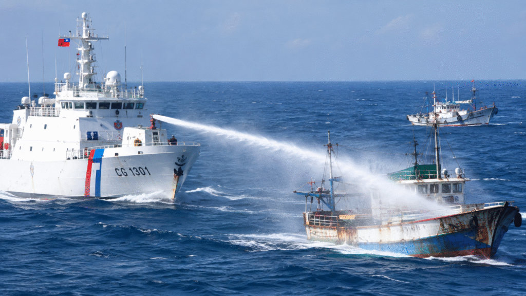 Dongsha के पास दो चीनी मछली पकड़ने वाली नावों को Taiwan Coast Guard ने खदेड़ा, एक पर वाटर कैनन का इस्तेमाल