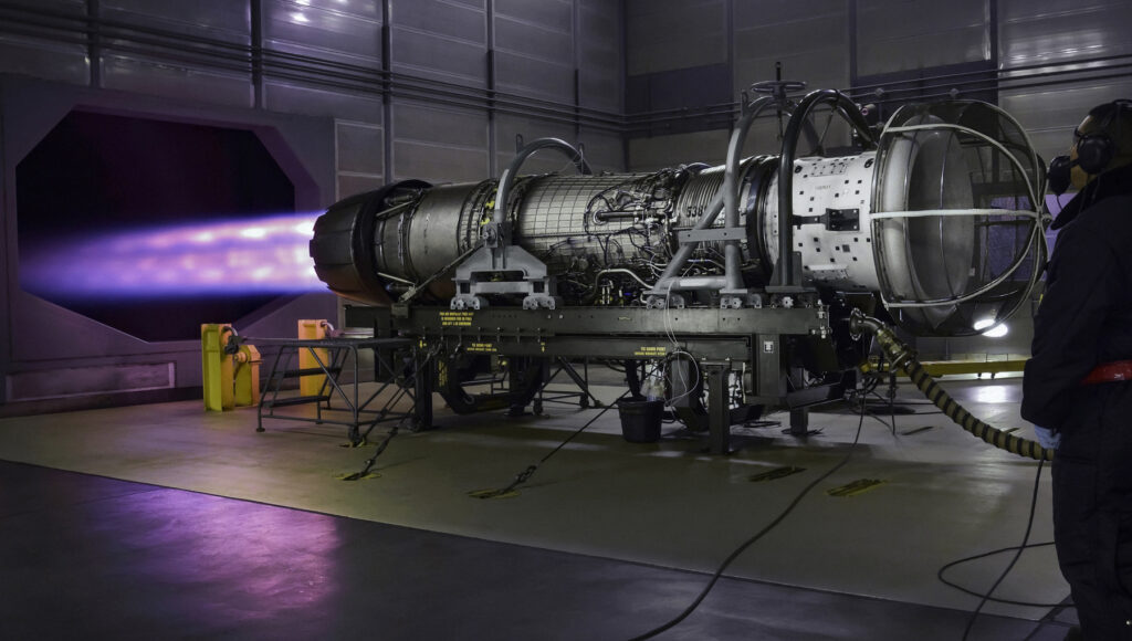 पोलैंड में X-BAT फाइटर विमान के F110 इंजन की MRO सुविधा विकसित करेंगे GE Aerospace, Shield AI और WZL-2
