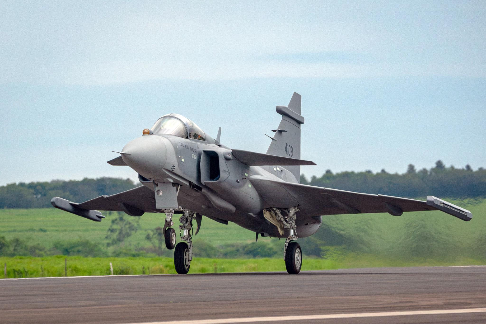 ब्राजील में Embraer द्वारा निर्मित पहले Gripen E ने भरी पहली उड़ान