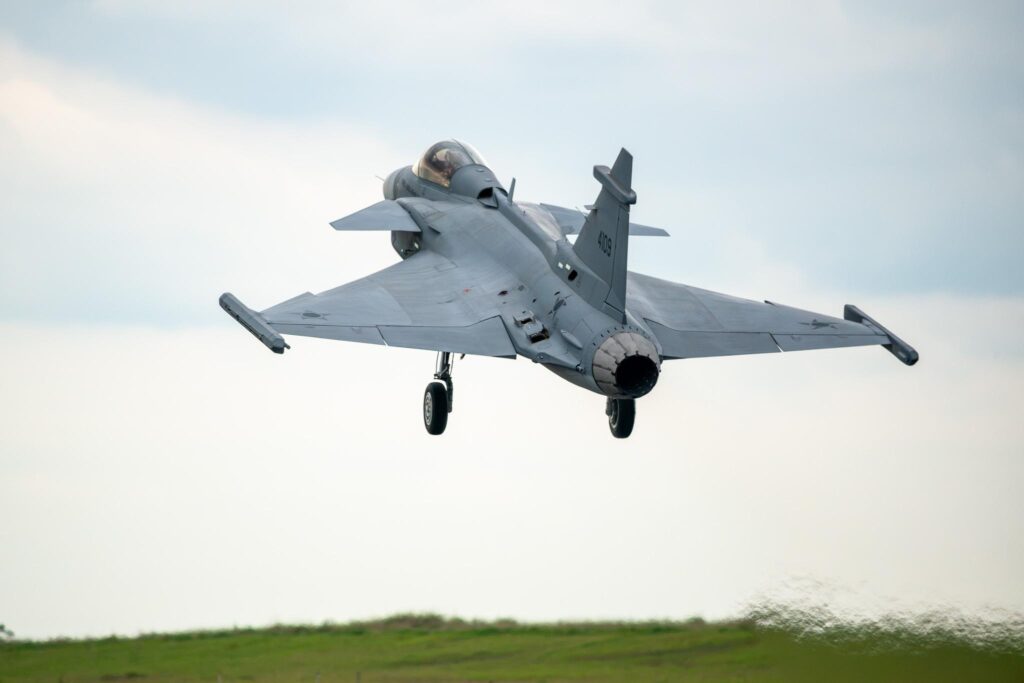 ब्राजील में Embraer द्वारा निर्मित पहले Gripen E ने भरी पहली उड़ान