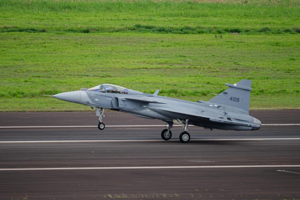 ब्राजील में Embraer द्वारा निर्मित पहले Gripen E ने भरी पहली उड़ान