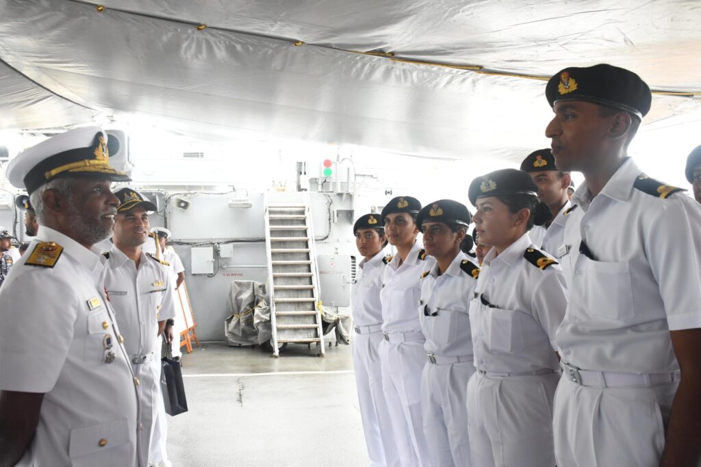 Indian Navy के 3 जहाज कोलंबो पहुंचे, Sri Lanka Navy के साथ होंगी प्रशिक्षण गतिविधियां