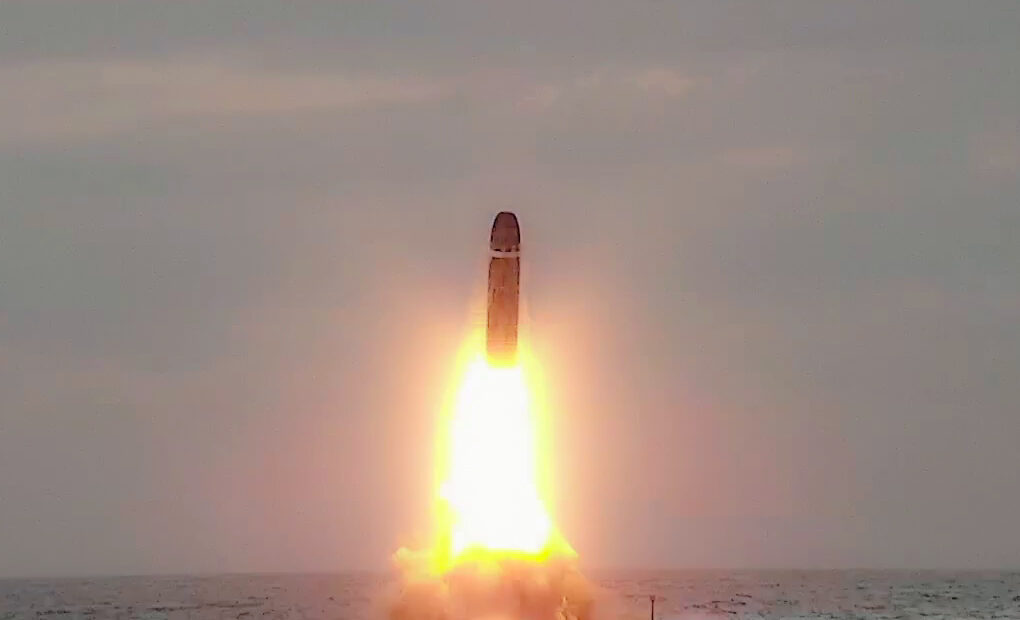 France ने Le Vigilant पनडुब्बी से M51.3 Missile का पहला लॉन्च किया,राष्ट्रपति Emmanuel Macron ने देखा परीक्षण