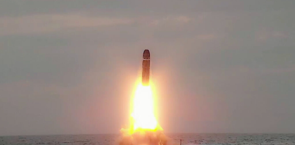 France ने Le Vigilant पनडुब्बी से M51.3 Missile का पहला लॉन्च किया,राष्ट्रपति Emmanuel Macron ने देखा परीक्षण