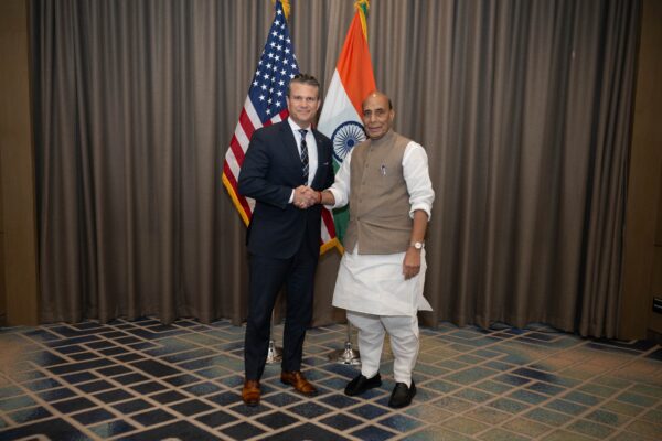 Philippines में Rajnath Singh और Pete Hegseth की बैठक, भारत-अमेरिका रक्षा सहयोग की हुई समीक्षा