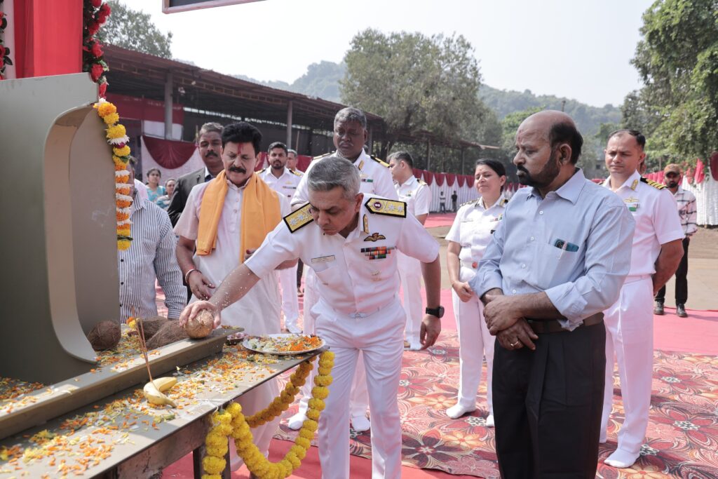Indian Navy के लिए पहले सलेज बार्ज का हुआ जलावतरण, दो अन्य बार्ज की रखी गई कील