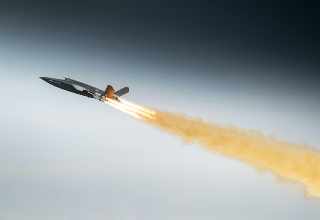 Airbus और Kratos ने यूरोप में पहली बार उड़ाया U740 Valkyrie ड्रोन, 2029 तक कॉम्बैट-रेडी CCA देने का लक्ष्य