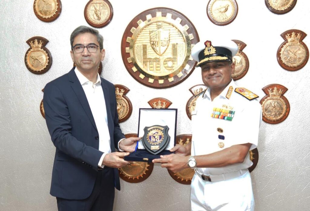 नौसेना प्रमुख Admiral Krishna Swaminathan ने MDL का किया दौरा,आगामी युद्धपोत परियोजनाओं पर की चर्चा