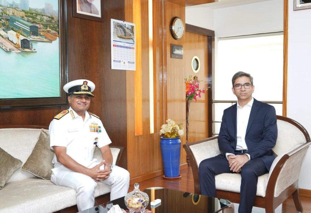 नौसेना प्रमुख Admiral Krishna Swaminathan ने MDL का किया दौरा,आगामी युद्धपोत परियोजनाओं पर की चर्चा